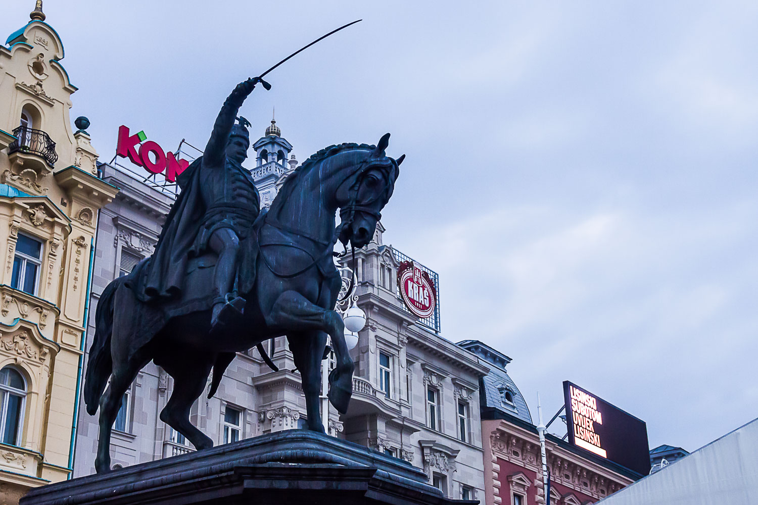 CR120141E-Zagreb---Ban-Josip-Jelačić-statue.jpg