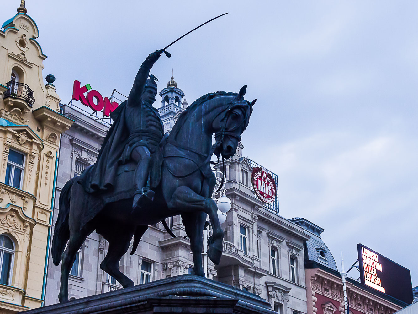 CR120141E-Zagreb-Ban-Josip-Jelačić-statue_v1.jpg