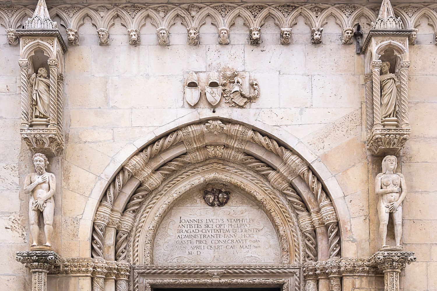 CR120489E-Sibenik-Saint-James-cathedral.jpg