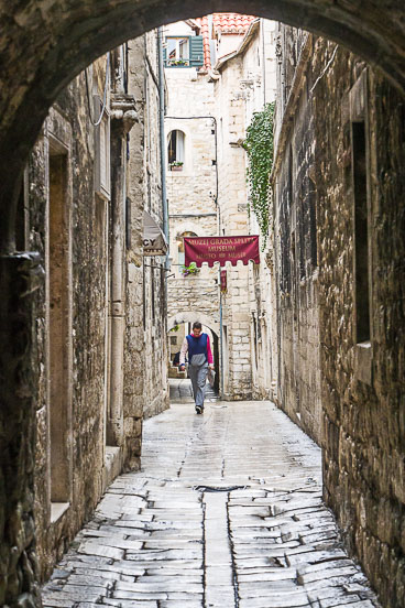 CR120235E-Split-narrow-cobblestoned-street.jpg CR120235E-Split-narrow-cobblestoned-street.jpg