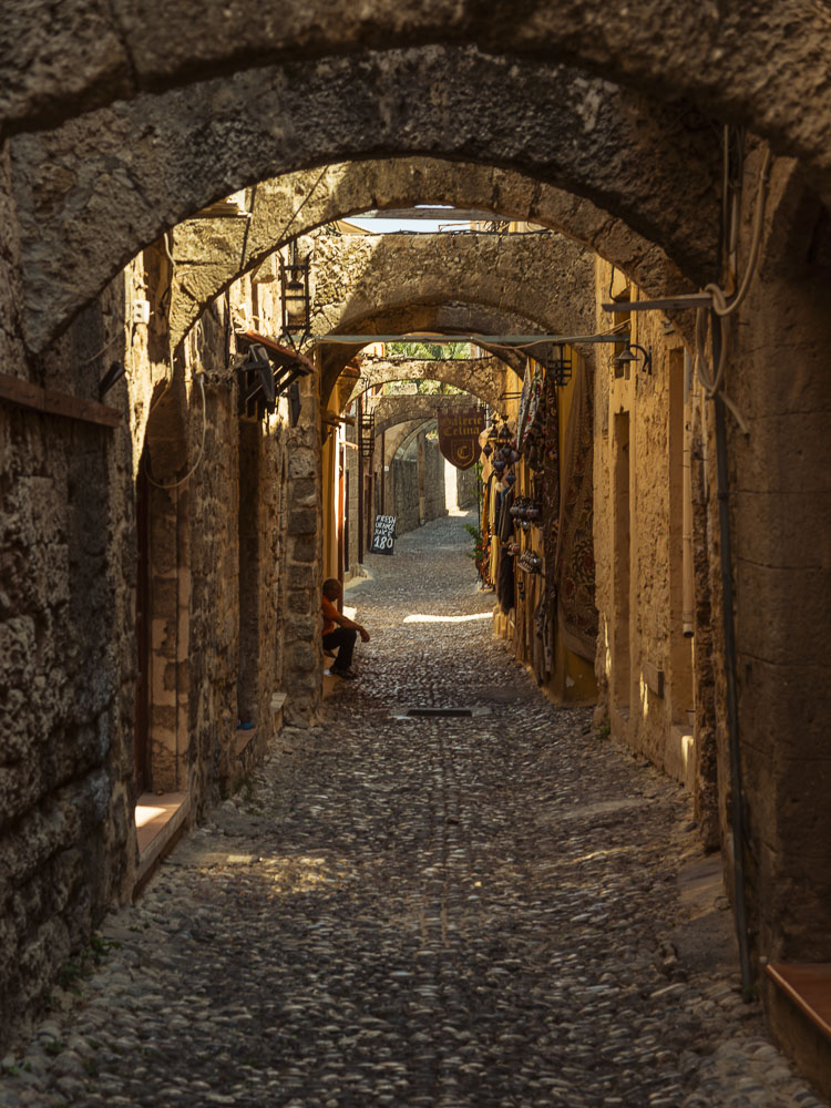 HALCruise-130205-Rhodos-covered-streets_v1.jpg