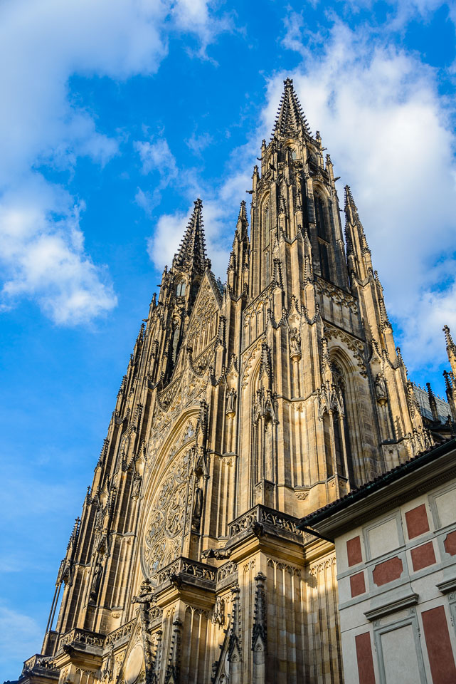 CZ151109-St-Vitus-cathedral-interior.jpg