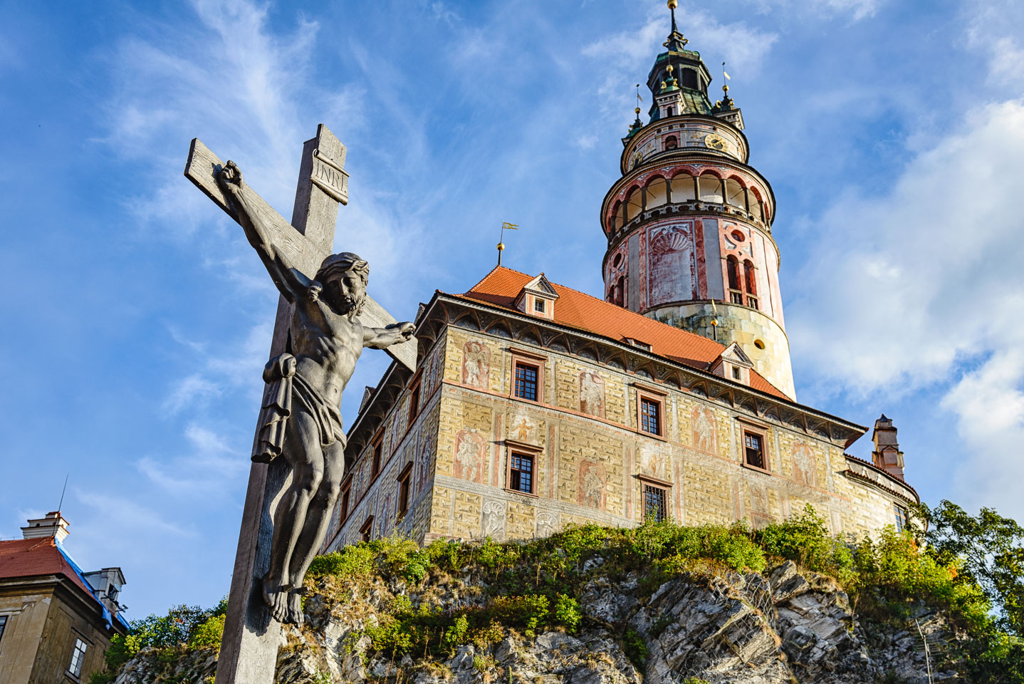 CZ15152-Cesky-Krumlov-Castle-tower-with-cross.jpg