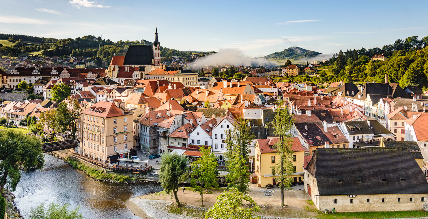 CZ15170-Cesky-Krumlov-View-over-the-town.jpg