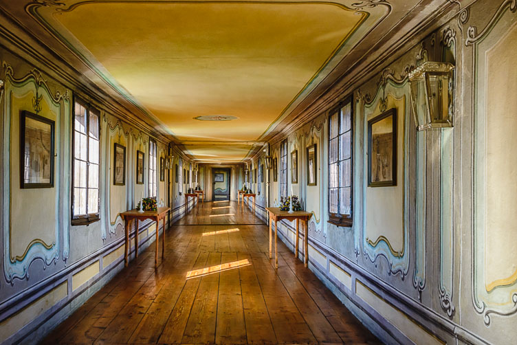 CZ15217-Cesky-Krumlov-Castle-Endless-corridor.jpg