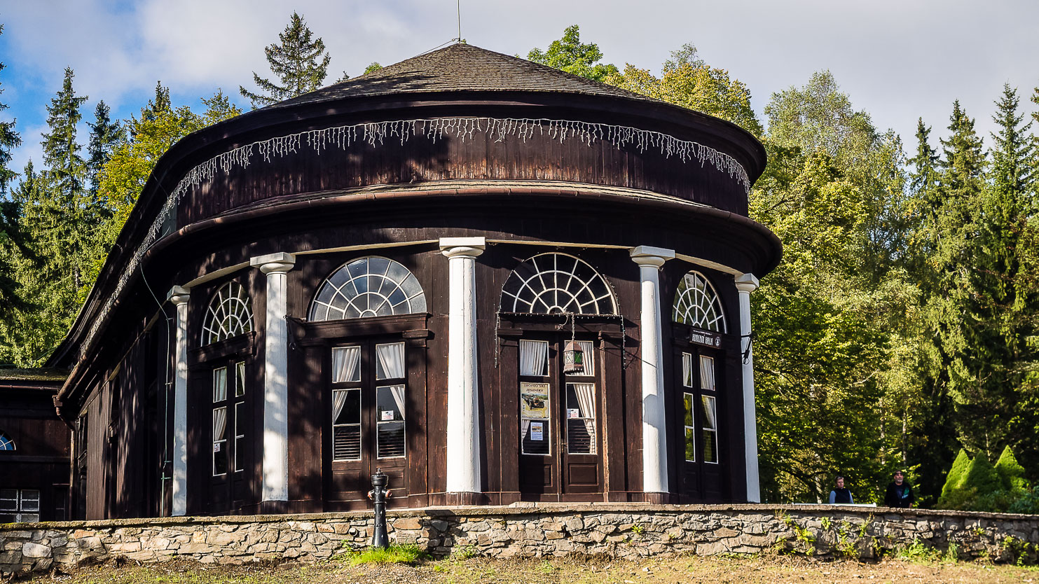 CH14041-Edit-Karlova-Studanka-Hudebni-pavilion.jpg