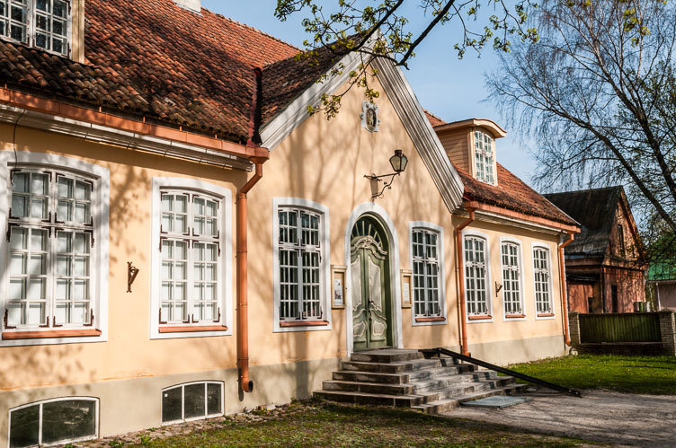 ES090268-Haapsalu,-City-hall.jpg