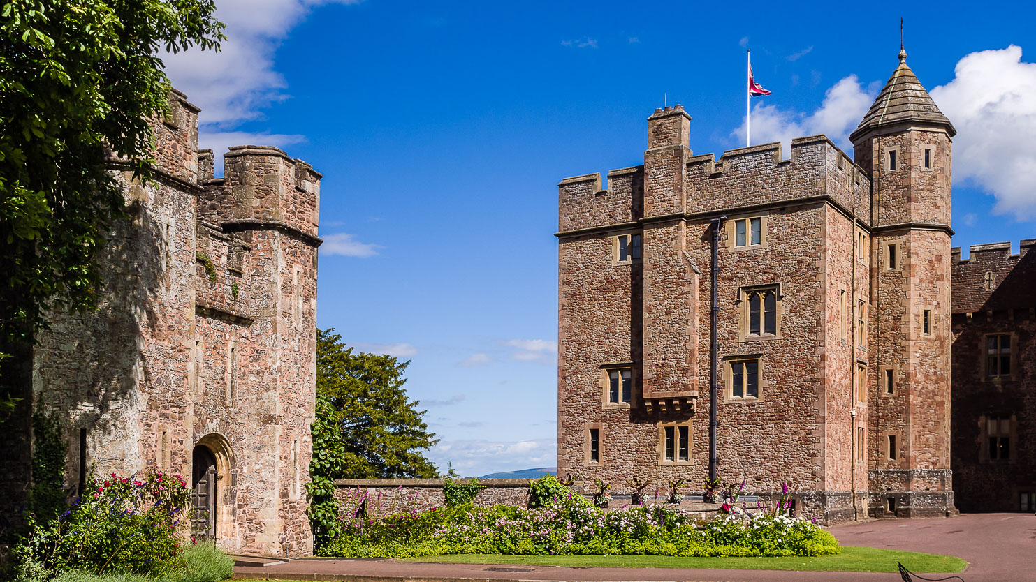 GB150143-E-Dunster-Dunster-Castle-and-Great-Gatehouse.jpg