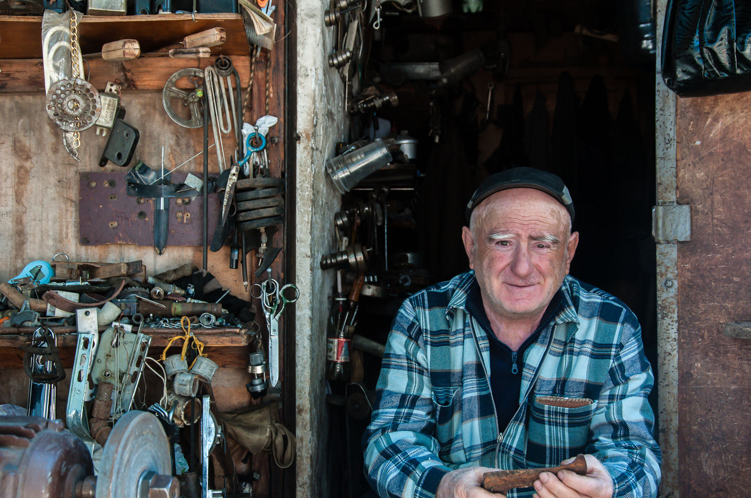 GE110674-1-Kutaisi-vendor.jpg