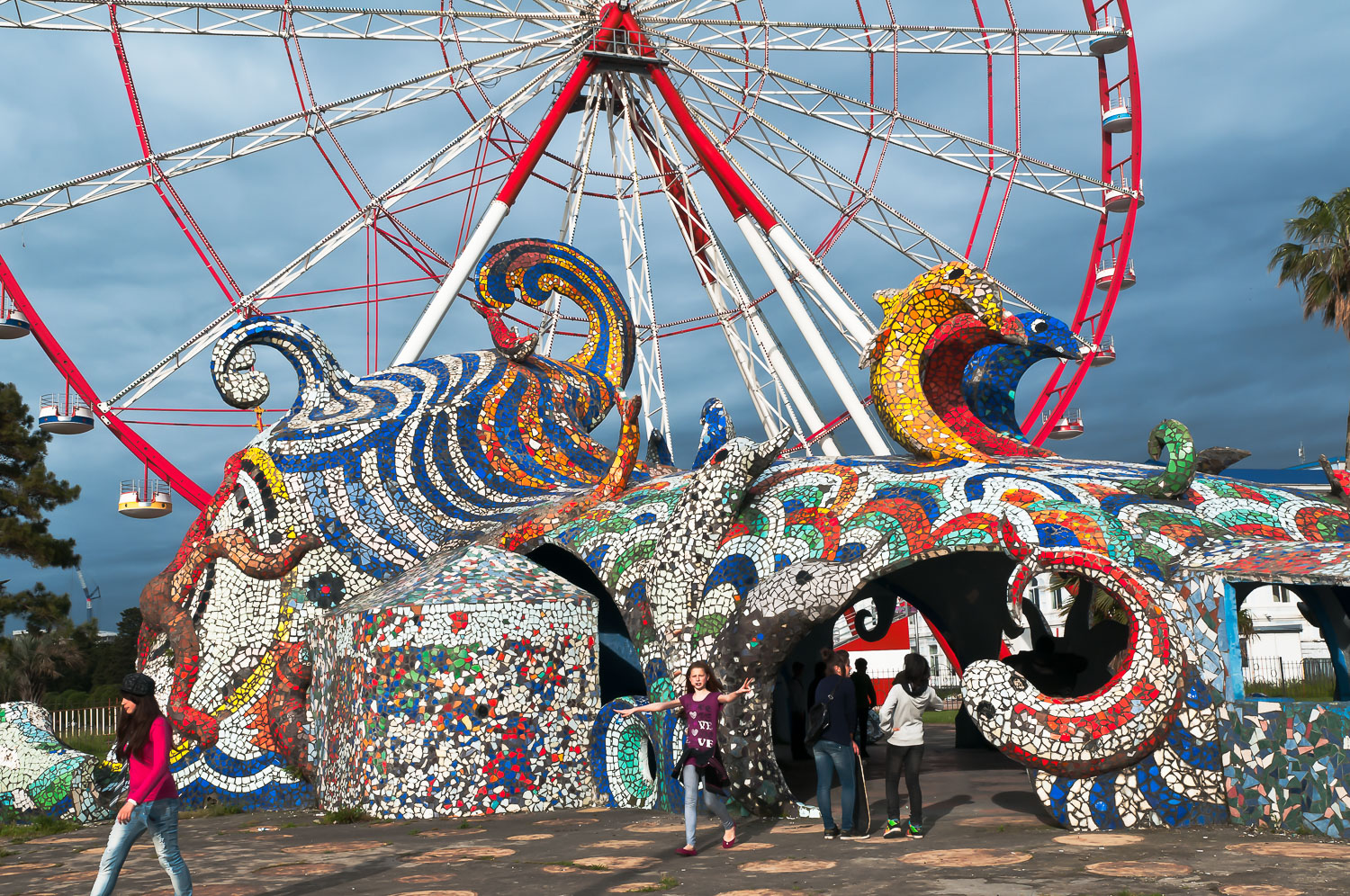 GE110841-Edit-Ferris-wheel-at-Batumi-beach.jpg