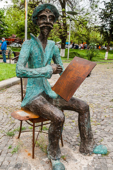 GE110069-1-Statue-near-the-Tblisi-Dry-Bridge-market.jpg