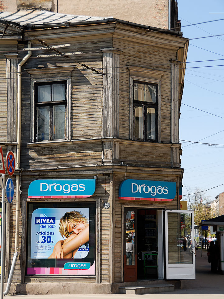 LE080001-Riga-streetcorner-drugstore.jpg