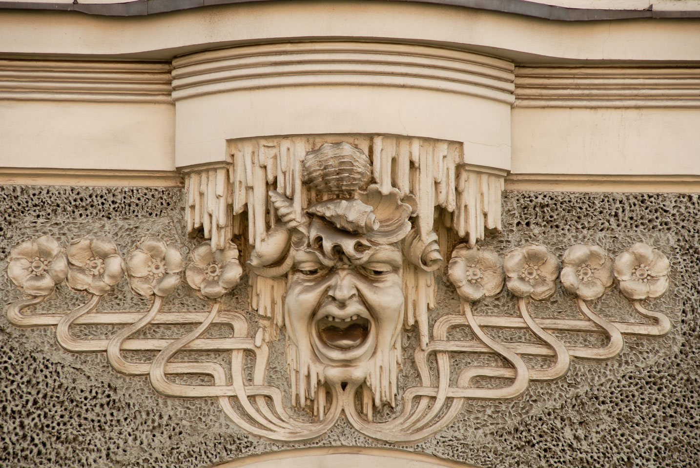 LE080123-Riga-Art-nouveau-facade.jpg