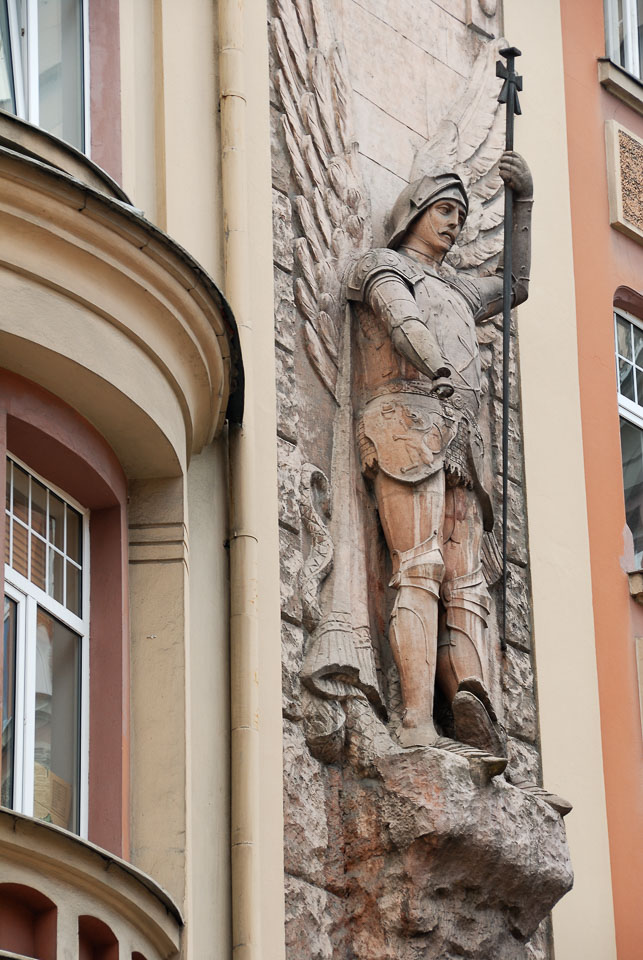 LE080124-Riga-building-decoration.jpg