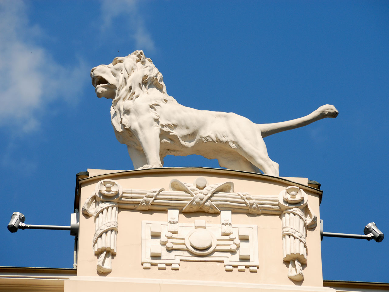 LE080145-Riga---Lion-house.jpg