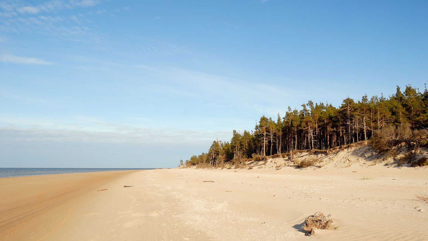 LE080341-Kap-Kolka-deserted-beach_v1.jpg