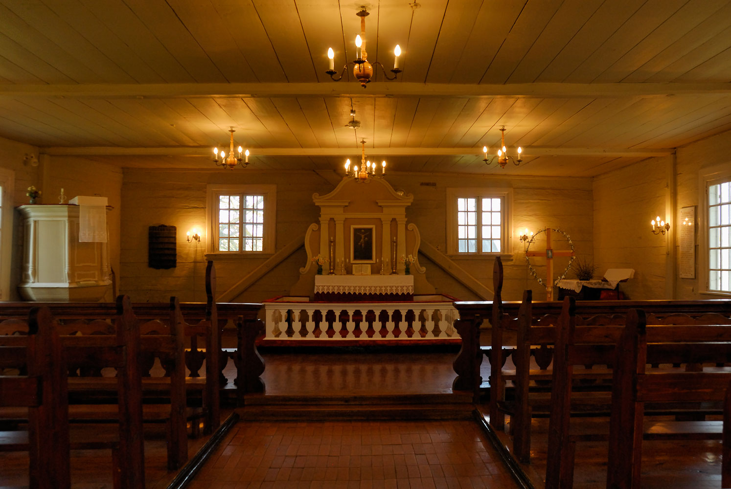 LE080506-Turaida---Interior-of-the-wooden-church.jpg