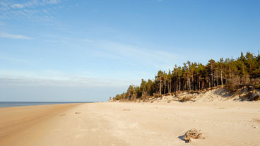 LE080341-Kap-Kolka-deserted-beach_v1.jpg