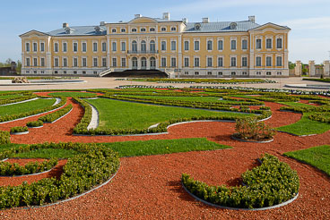 LE080402-Rundale-castle---gardens.jpg LE080402-Rundale-castle---gardens.jpg