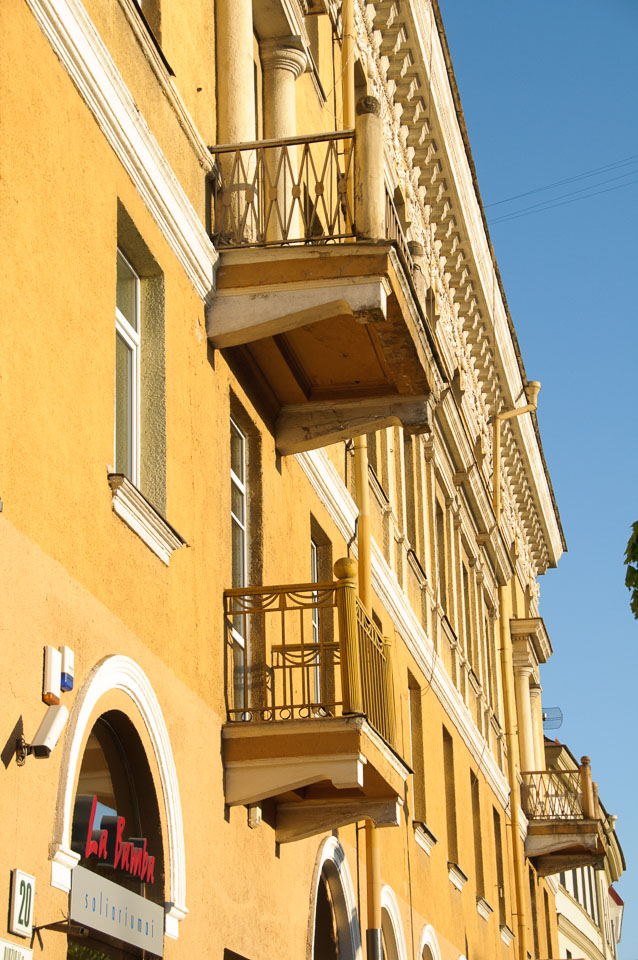 LI090252-Vilnius-balcony.jpg