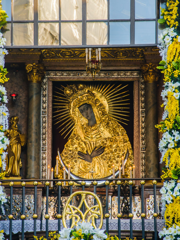 LI090255-Vilnius-the-Madonna-at-The-Gate-of-Dawn.jpg