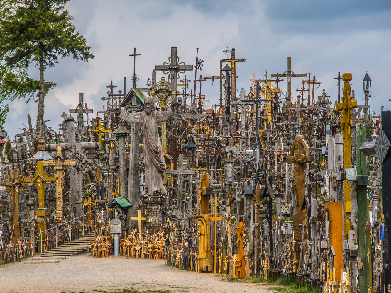 LI090019-Hill-of-the-crosses-at-Siauliai_v1.jpg