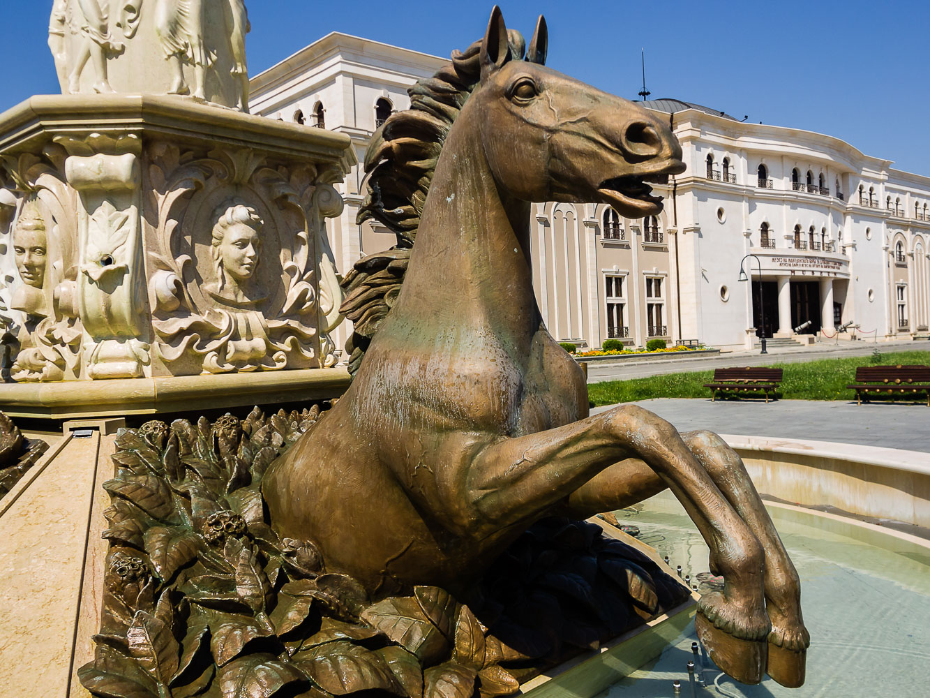 MA140525E-Horses-fountain.jpg