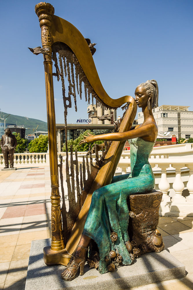 MA140542E-Harp-player-at-the-National-Theatre.jpg