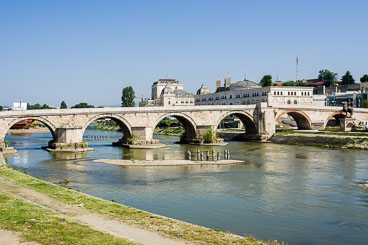 MA140475E-15th-century-stone-bridge-.jpg