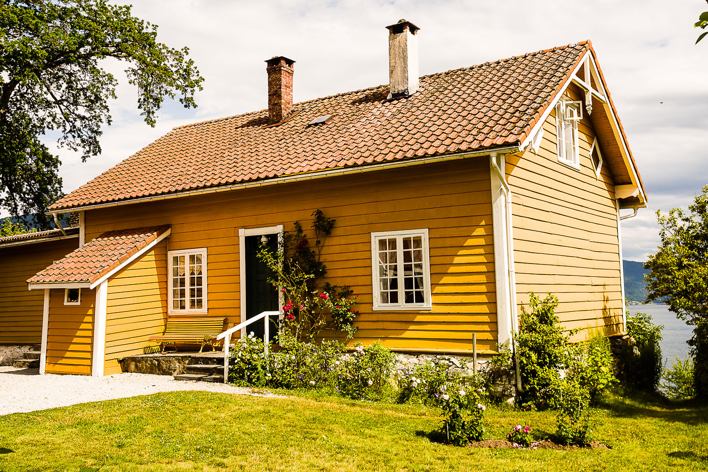 NO140224E-Balestrand-a-wooden-house.jpg