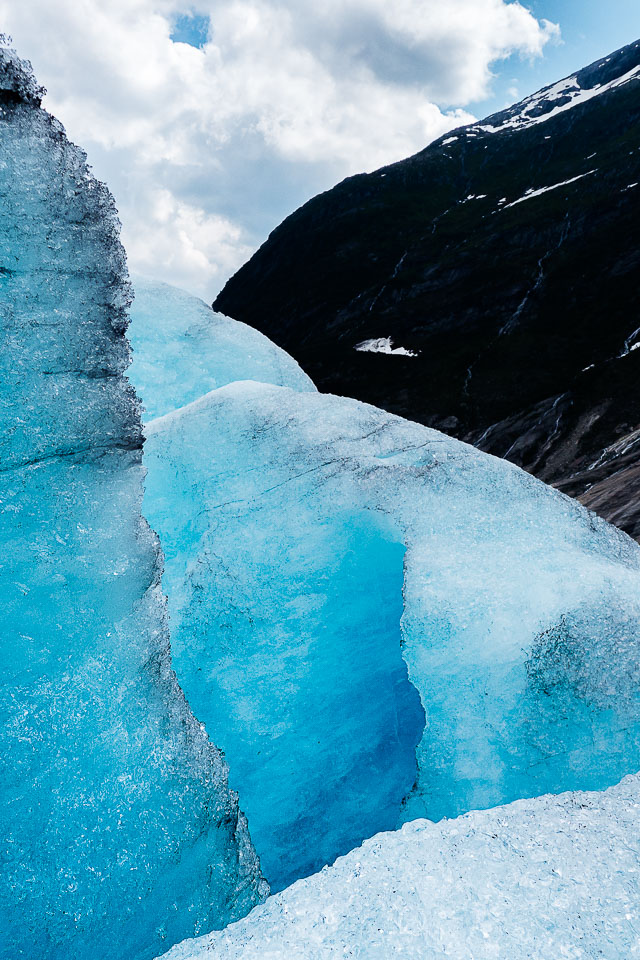 NO140390E-Blue-shining-Nigardsbreen-glacier.jpg