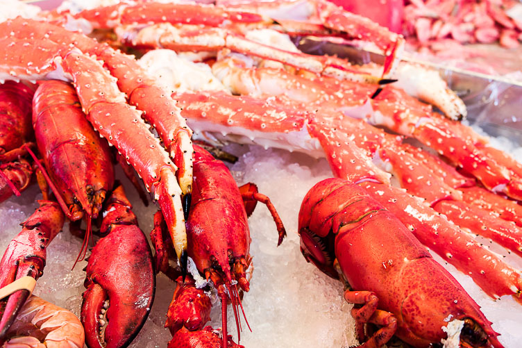 NO140047E-Bergen-Lobsters-at-the-fish-market.jpg