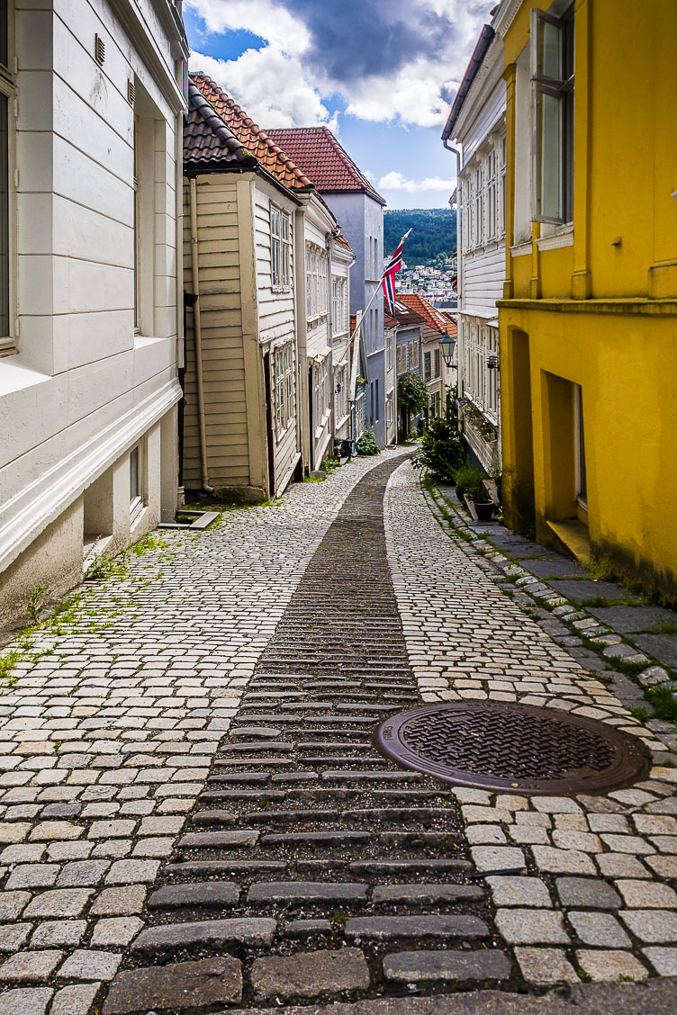 NO140066E-Bergen-Sandviken-streets.jpg