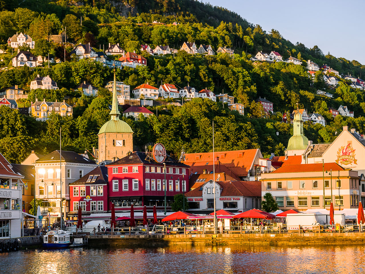 NO140116E-Bergen-at-dusk.jpg