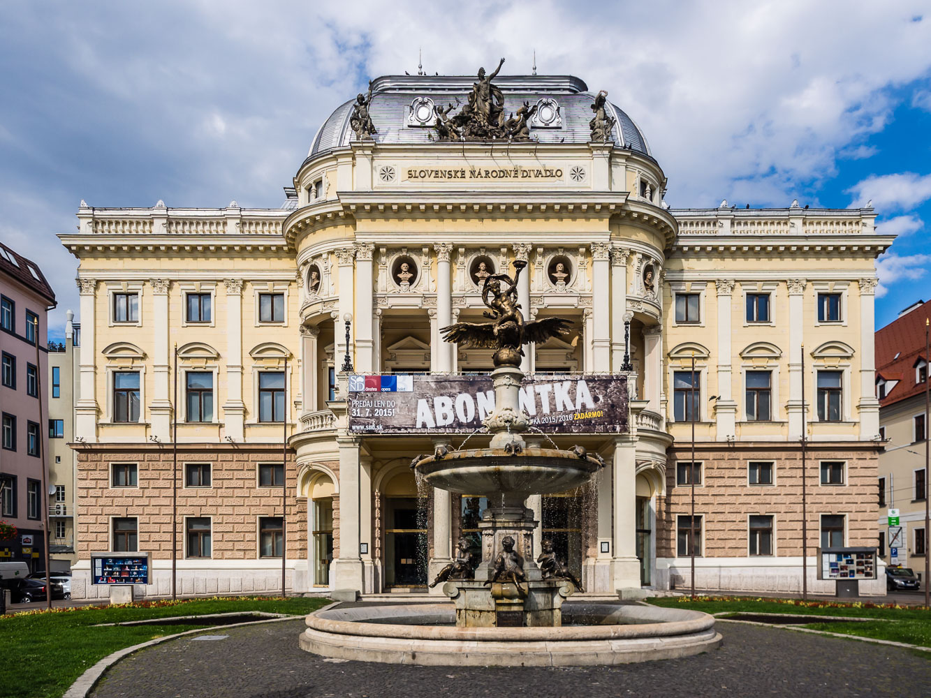 SL15039-The-old-Slovak-National-theatre-in-Bratiislava.jpg