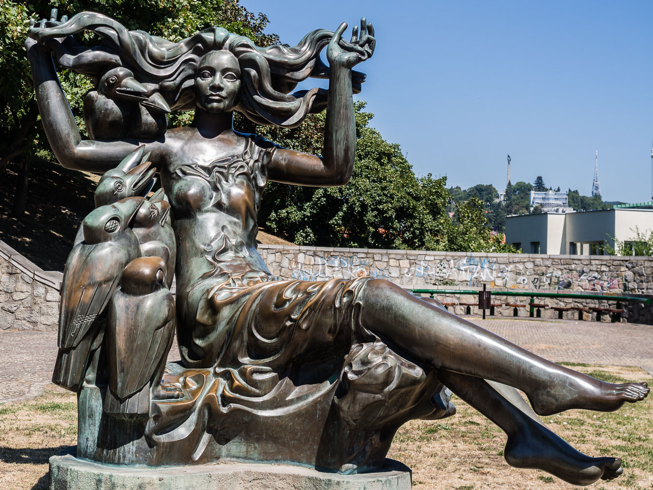 SL15082-Statue-at-Brtislava-Castle.jpg