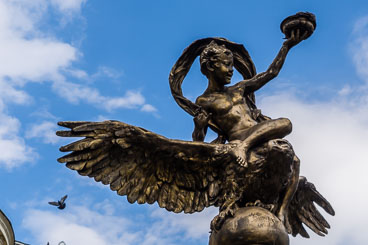 SL15032-Bratislave---Detail-of-the-fountain-in-front-of-the-old-national-theatre_v1.jpg