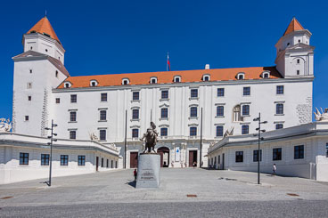 SL15090-Edit-Bratislava-Castle_v1.jpg