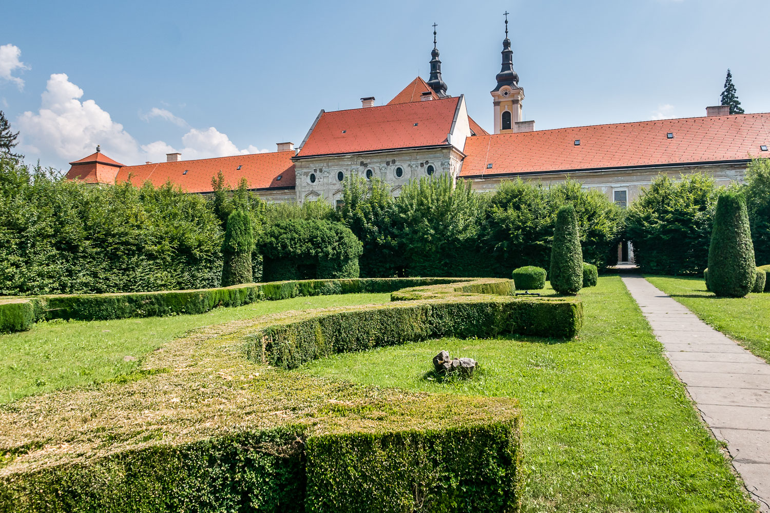 SL15462-Garden-of-the-Premonstratensian-Monastery-in-Jasov.jpg