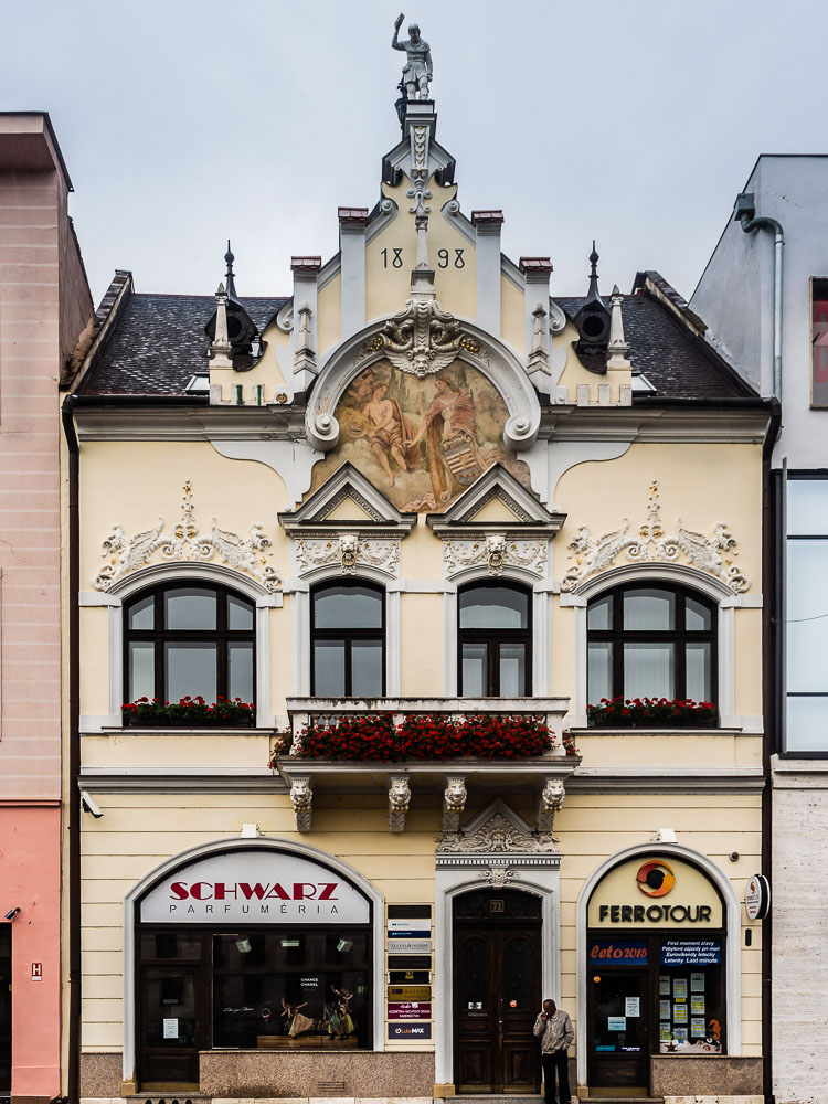 SL15536-Edit-Kosice-shop.jpg