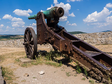 SL15219-Trencin-a-castle-gun.jpg