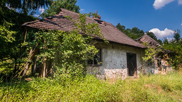 SL15262-An-abandoned-farm-in-Cerovo.jpg