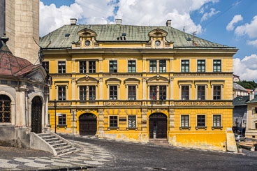 SL15328-Edit-Banska-Stiavnica-houses-of-the-rich.jpg