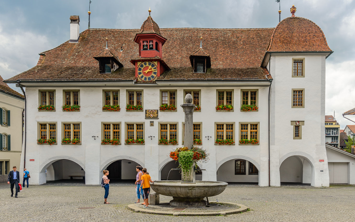 _D8C6212-The-old-city-hall-of-Thun.jpg