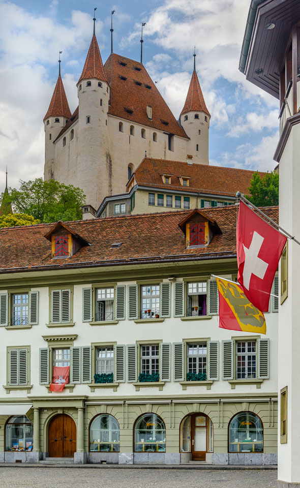_D8C6218-Thun-castle-from-the-main-square.jpg