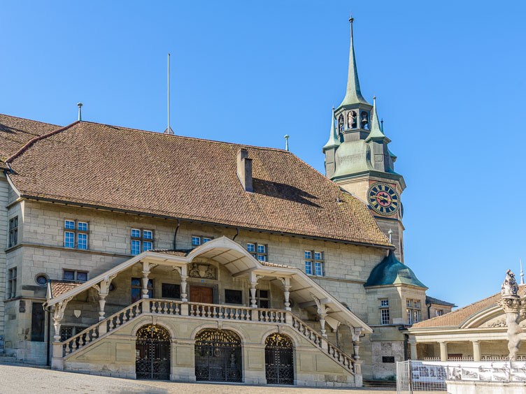 _D8C5701E-2-Friburg-the-old-city-hall.jpg