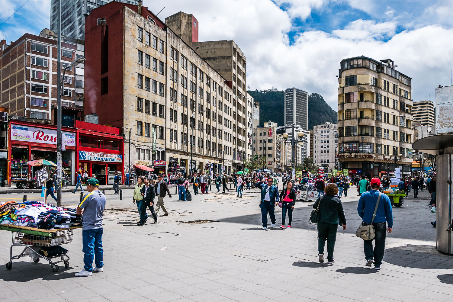 CO150105E-the-streets-of-Bogota.jpg