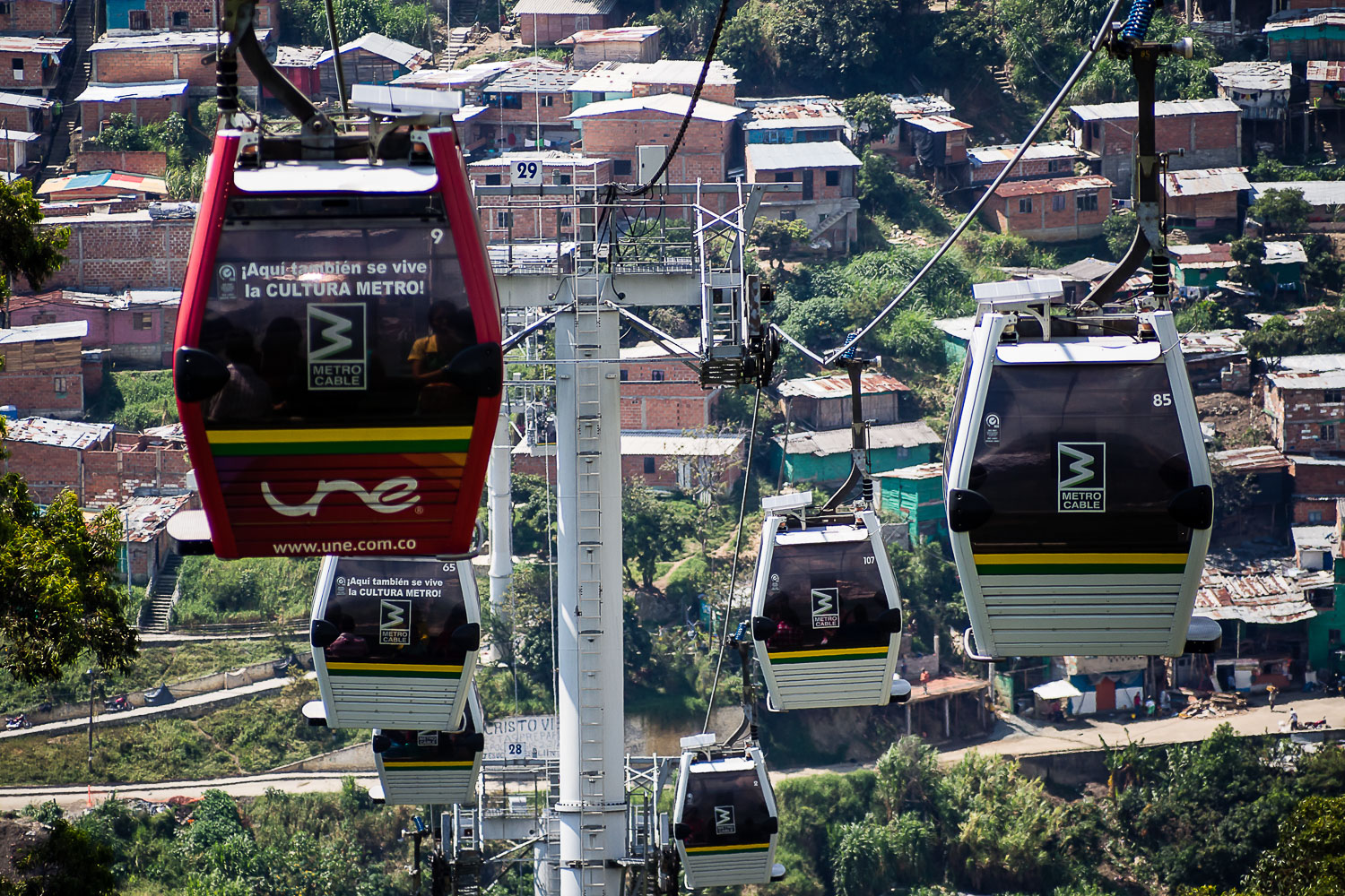 CO151065E-Medellin-metro-cable.jpg