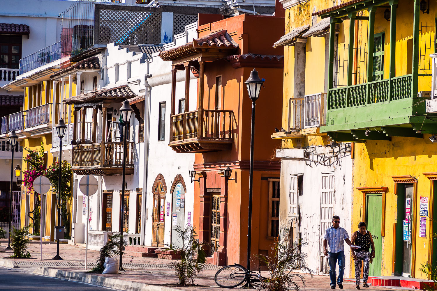 CO151458E-Cartagena-a-typical-street.jpg