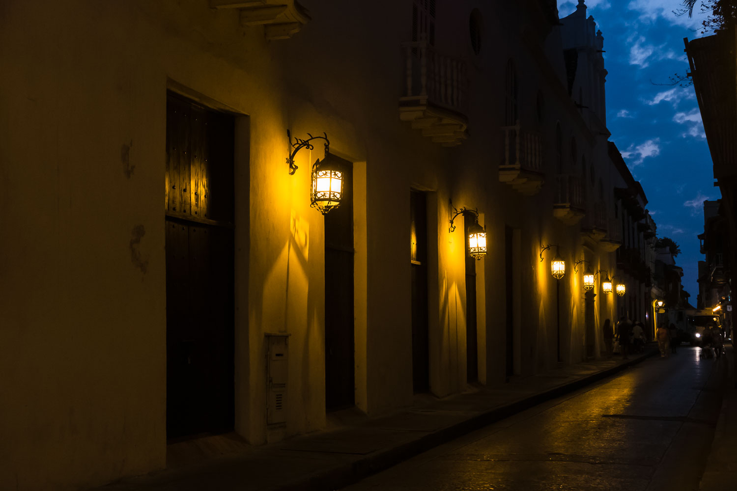 CO151590-2E-Cartagena-street-by-night.jpg